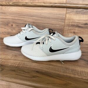 Nike small women’s or youth golf shoes 3y worn only once